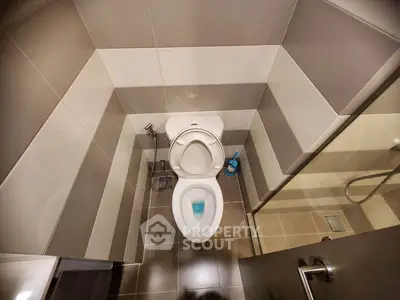 Modern bathroom with sleek tile design and contemporary fixtures.
