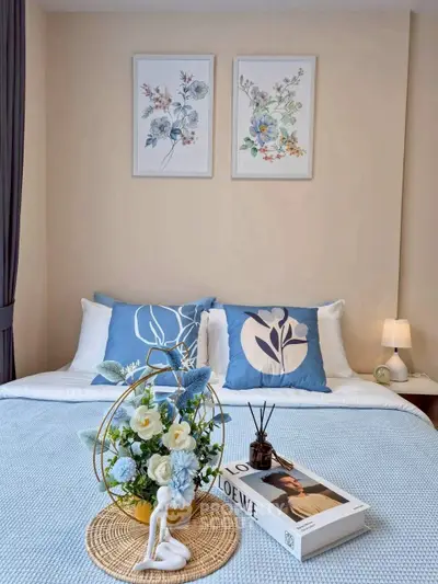 Charming bedroom with elegant decor and cozy bedding, perfect for relaxation.