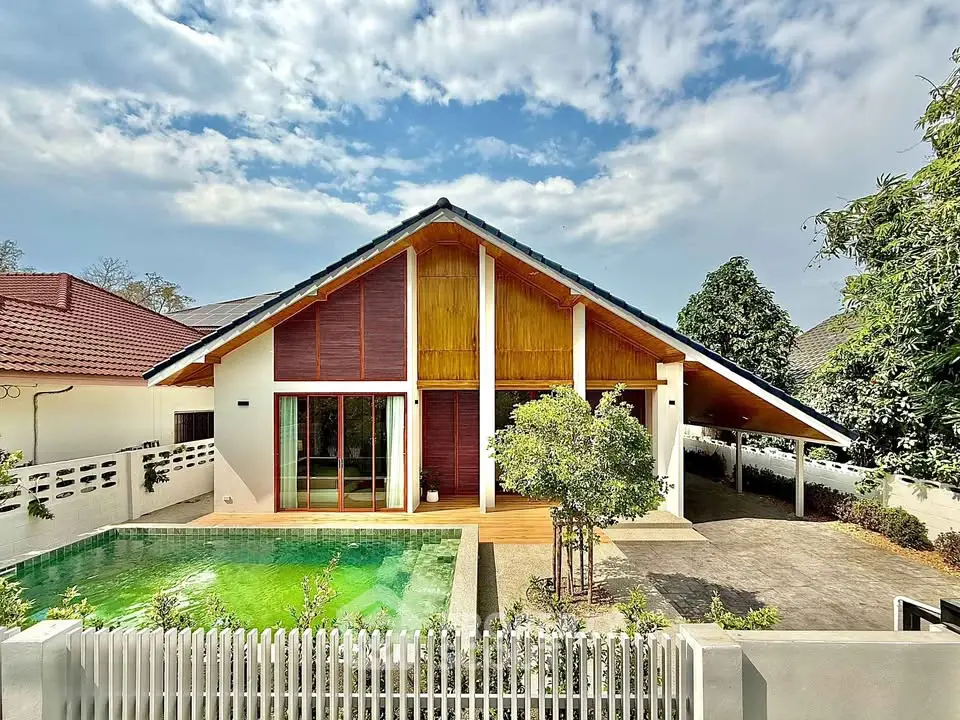 Stunning modern house with pool and spacious garden, perfect for luxury living.