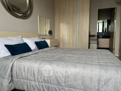 Modern bedroom with stylish decor and ensuite bathroom, featuring a cozy bed and elegant furnishings.