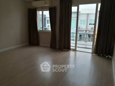 Spacious empty room with large windows and balcony access, perfect for customization.