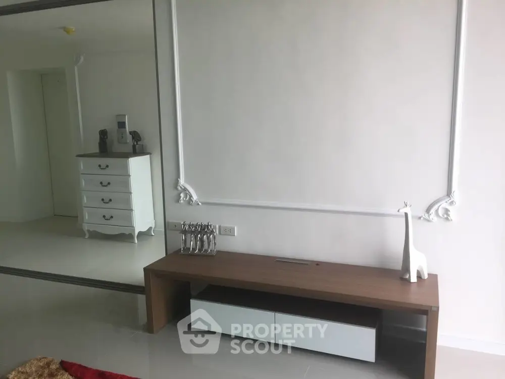  2 Bedrooms Condo -1