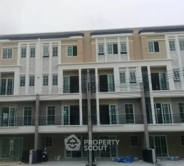 image_rental-28372684