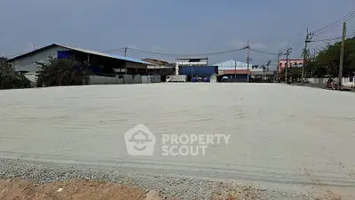 Spacious vacant land plot ideal for development in a bustling urban area.