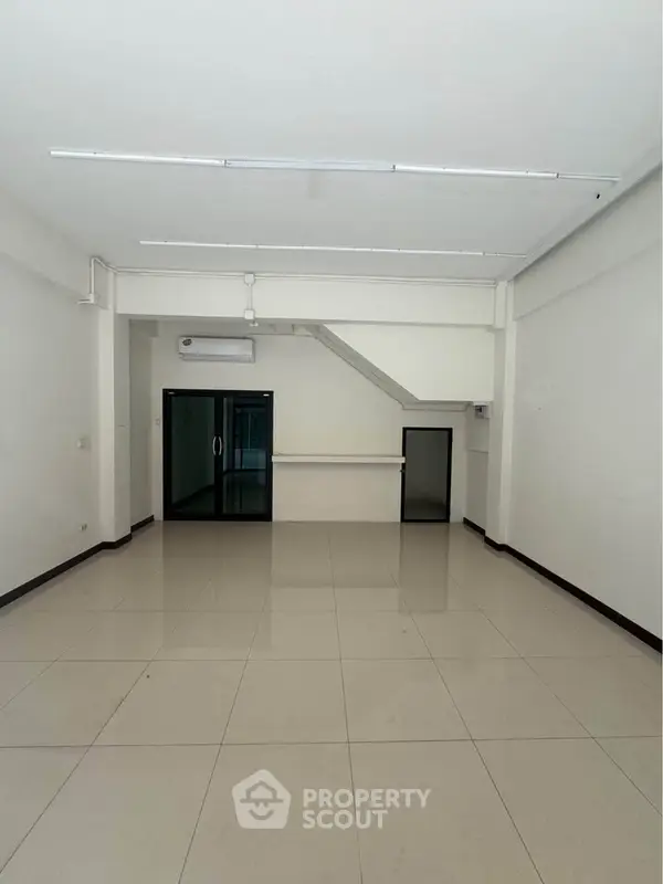 image_rental-31713878