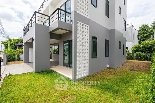 Modern corner unit townhouse with spacious garden and sleek exterior design.