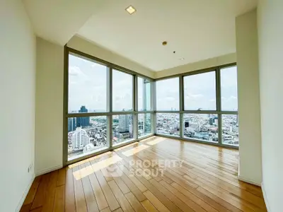 Spacious corner unit with panoramic city views and abundant natural light.