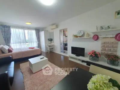 Charming living room with cozy decor and natural light, featuring a stylish open layout and modern furnishings.
