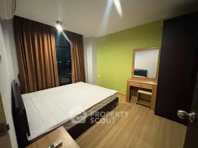 Modern bedroom with stylish decor and natural lighting, featuring a comfortable bed and a sleek wooden floor.