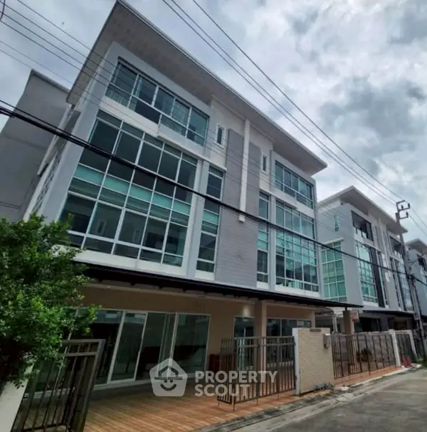 image_rental-29825145