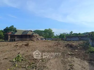 Expansive land plot with traditional house, ideal for development opportunities in serene setting.