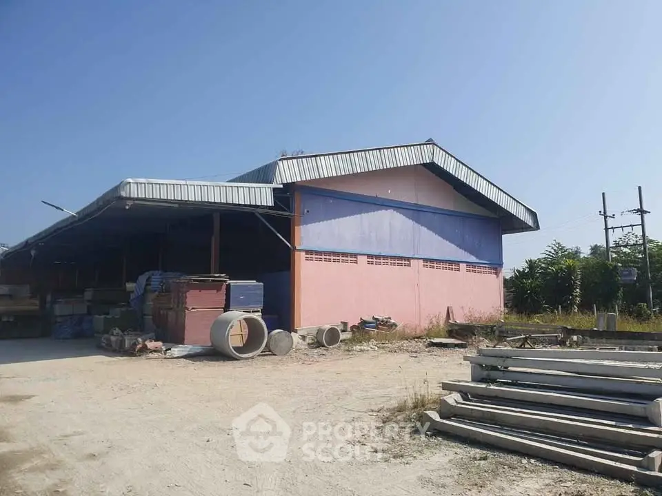 Spacious industrial warehouse with ample outdoor storage space and easy access.