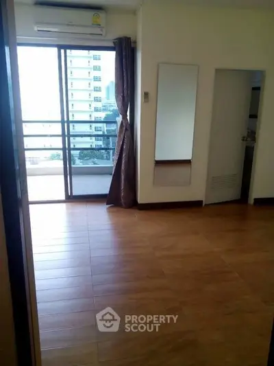  2 Bedrooms Condo -5