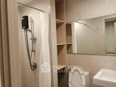 Modern bathroom with shower and sleek fixtures in a contemporary apartment.
