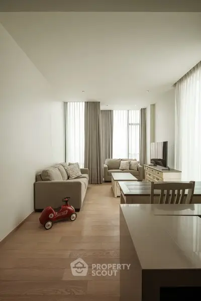 Spacious modern living room with natural light and elegant furnishings