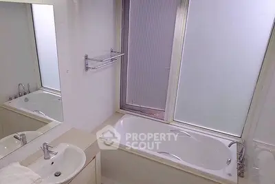 Fully Furnished 2 Bedrooms Apartment at Siri Residence-5