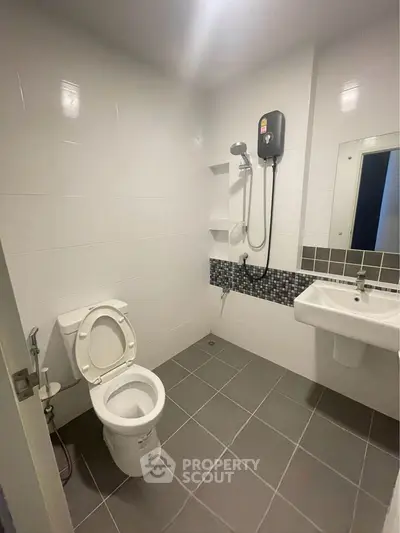 1852607-3-Photoroom (1).png