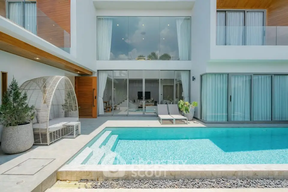 Luxurious modern villa with private pool and spacious outdoor area, perfect for relaxation and entertainment.