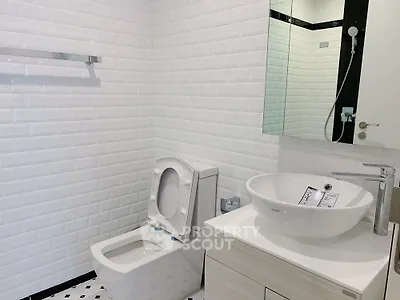 1 Bedroom Condo at Totnes Condo-3