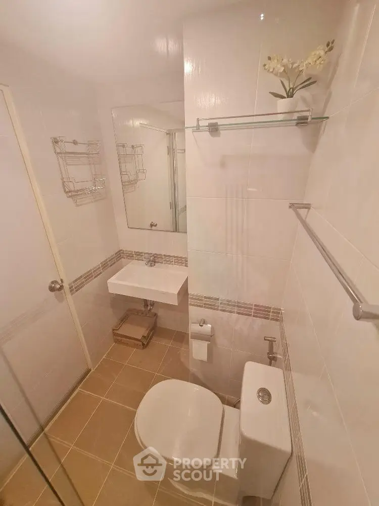 Modern bathroom with sleek fixtures and elegant tile design