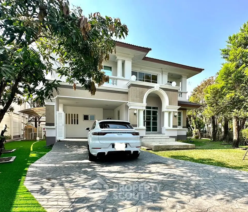Stunning two-story house with lush garden and spacious driveway, perfect for family living.