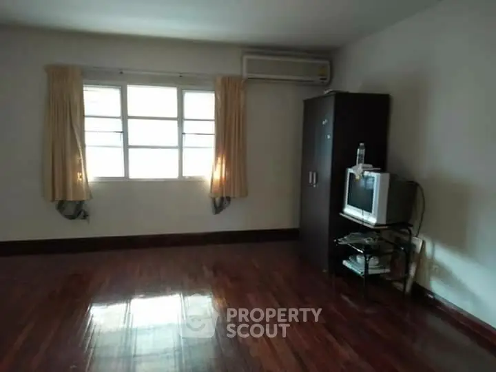  3 Bedrooms Condo -1