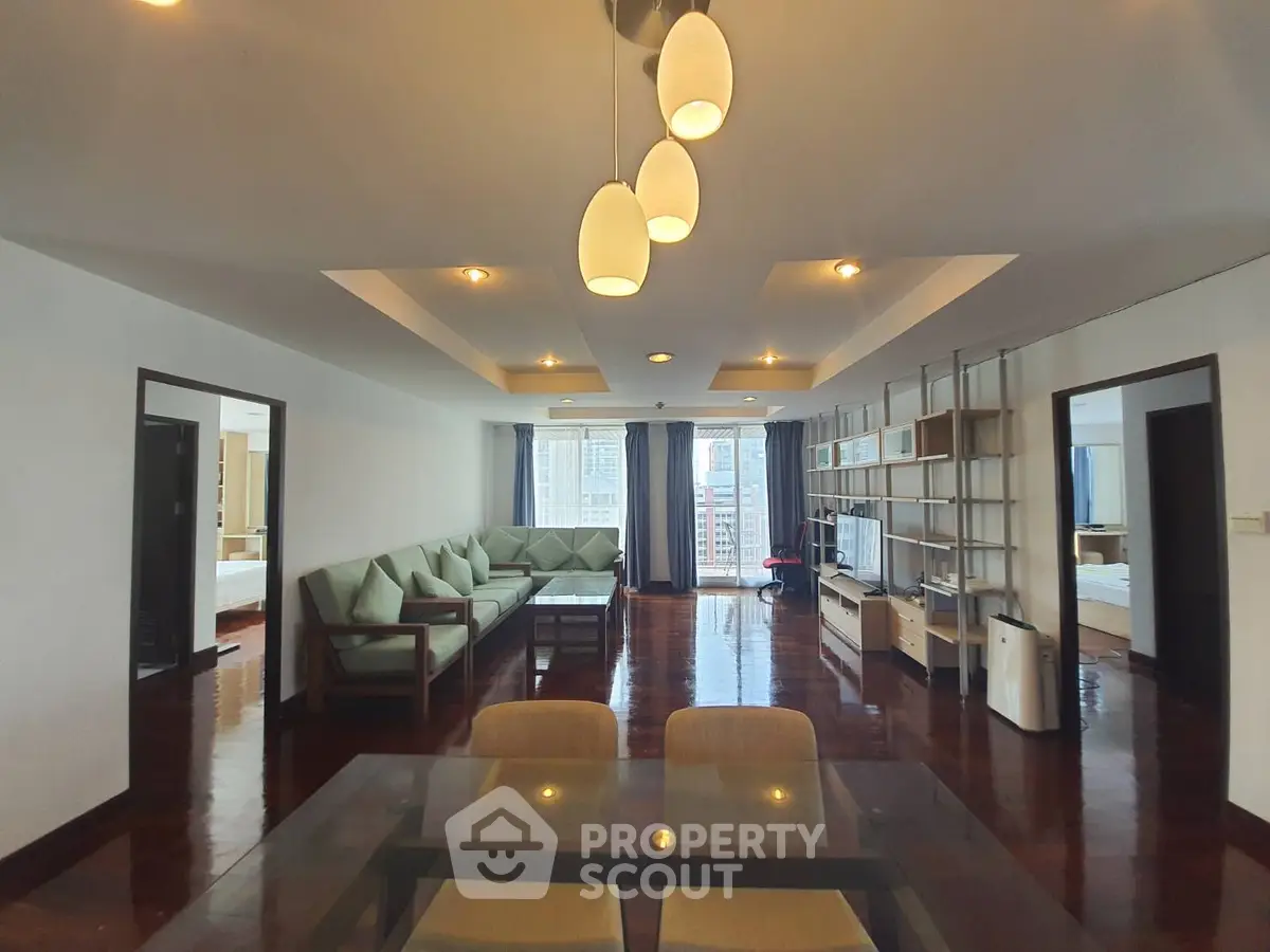  3 Bedrooms Condo at Urbana Langsuan Condominium-1