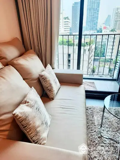 Fully Furnished 1 Bedroom Condo at Edge Sukhumvit 23-3