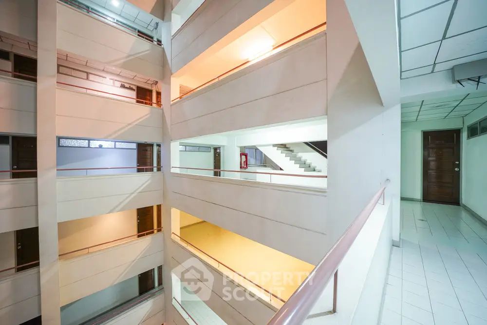  2 Bedrooms Condo -3