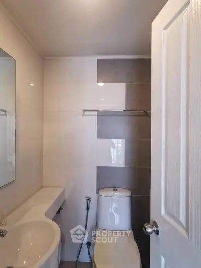 Modern bathroom with sleek design and neutral tones