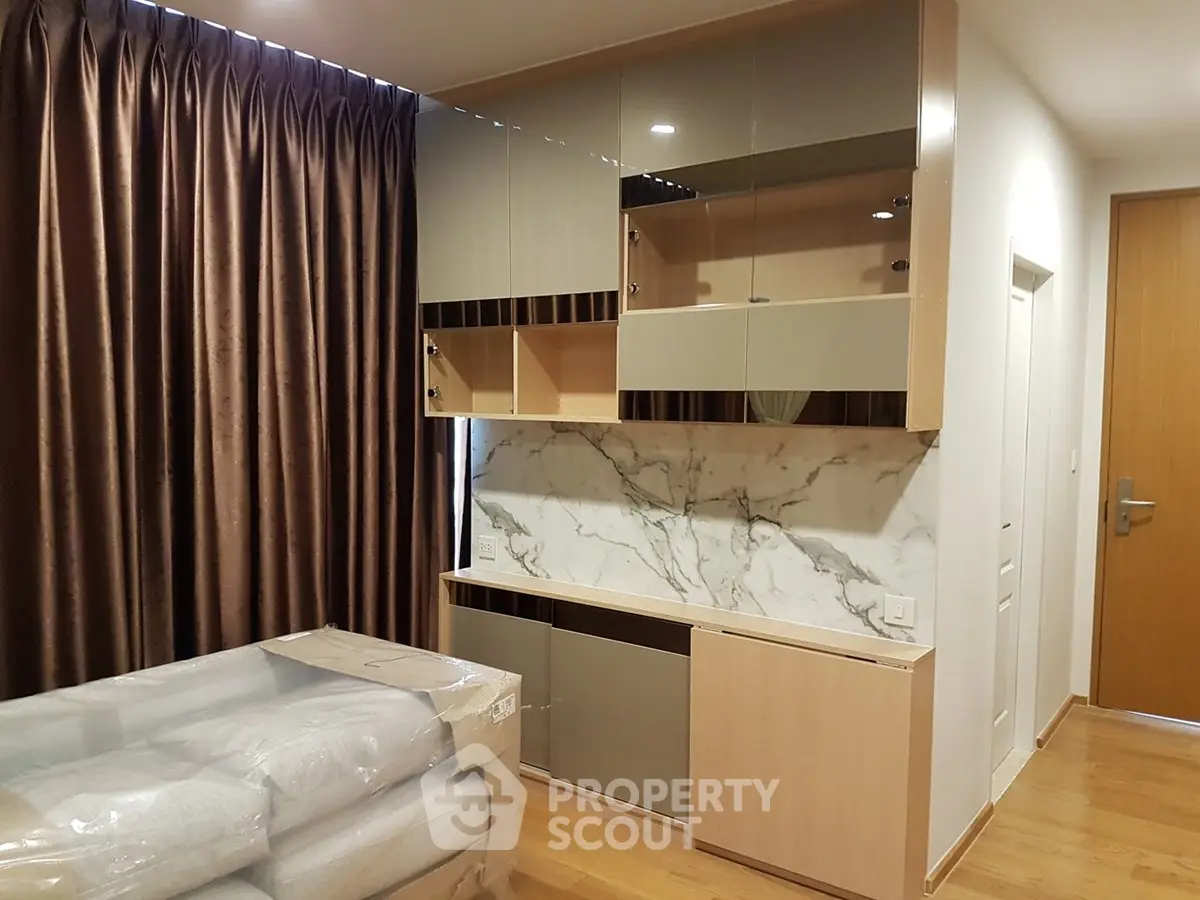 Modern living room with elegant cabinetry and marble backsplash