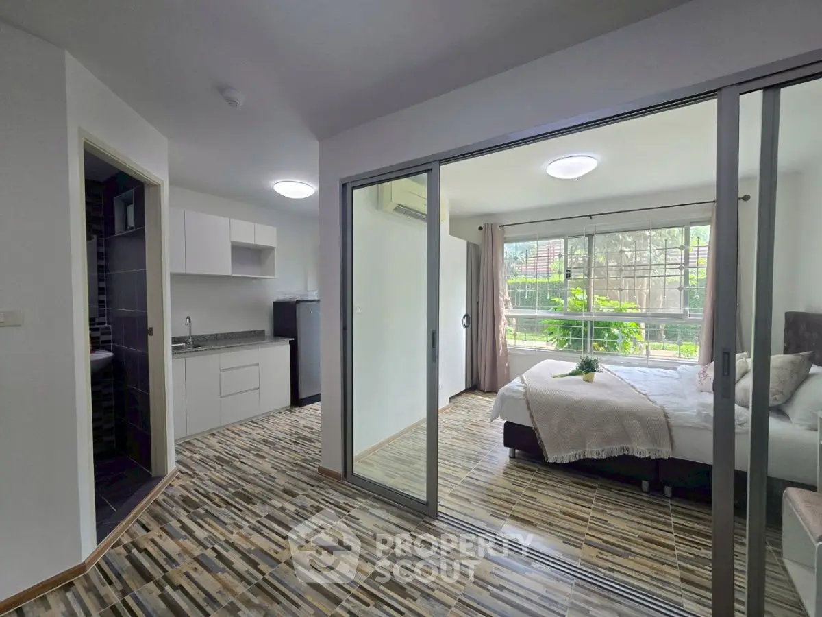 Modern studio apartment with open layout and stylish flooring