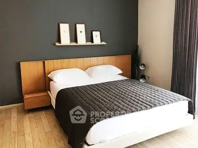 Modern bedroom with stylish decor and cozy bedding in a contemporary apartment.