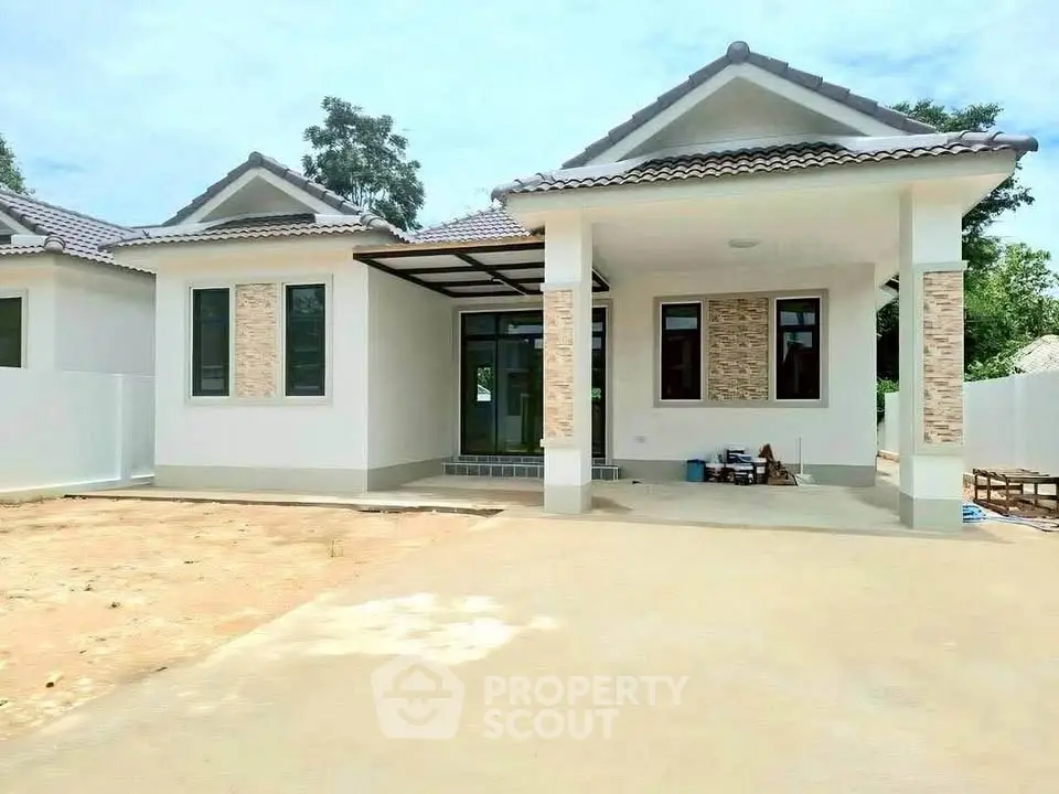 Charming single-story house with modern design and spacious driveway, perfect for family living.