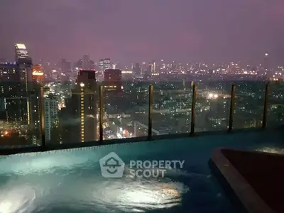  2 Bedrooms Condo at Life Ratchadapisek-4