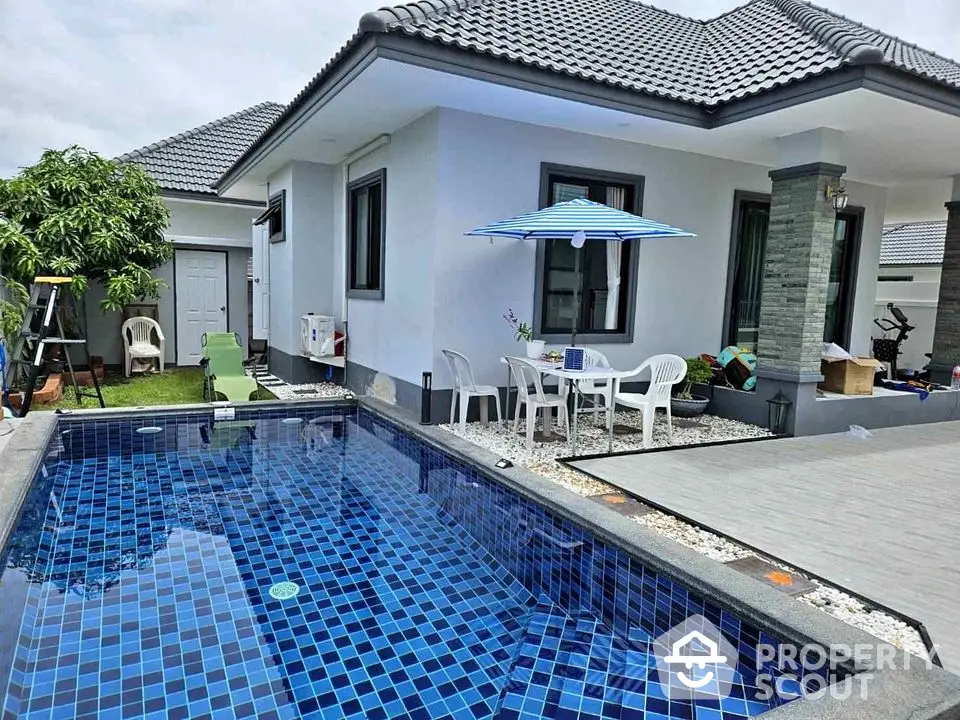 Charming modern house with private pool and patio, perfect for relaxation and outdoor entertainment.