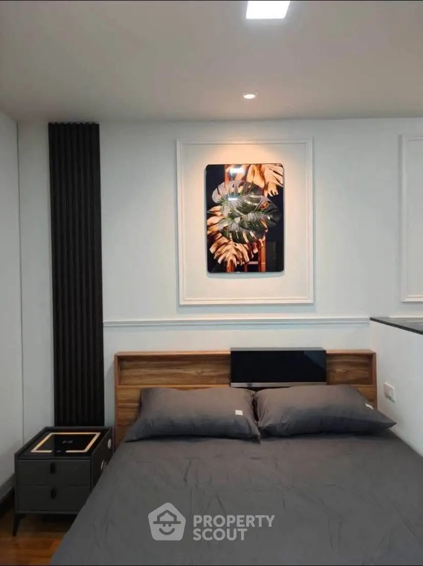 Modern bedroom with stylish decor and cozy bedding