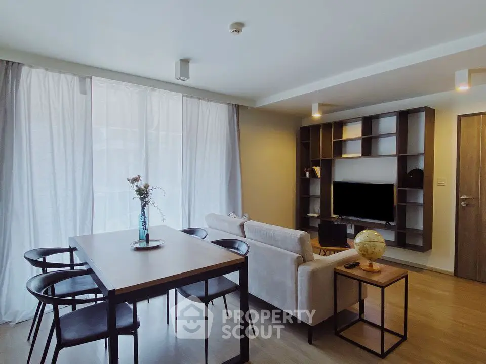 Fully Furnished 2 Bedrooms Condo at Maestro 02 Ruamrudee-1