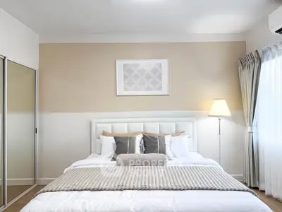 Modern bedroom with stylish decor and cozy ambiance, featuring a comfortable bed and elegant lighting.