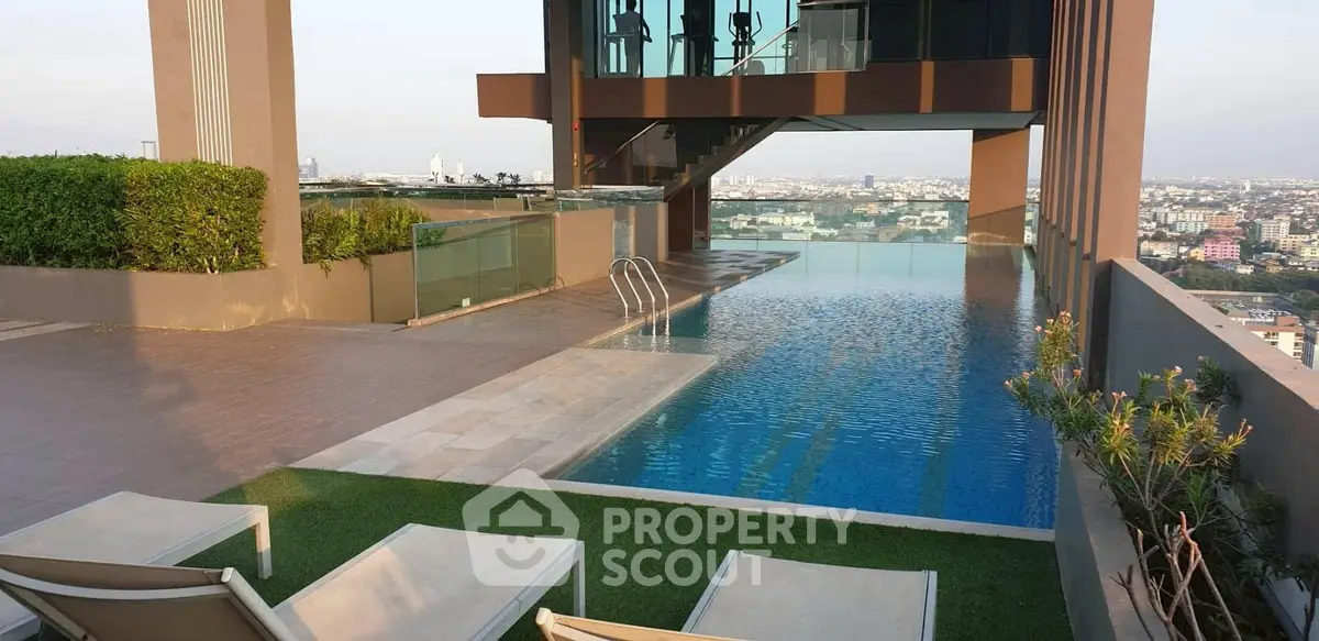 Luxurious rooftop infinity pool with stunning city skyline view, perfect for relaxation and leisure.