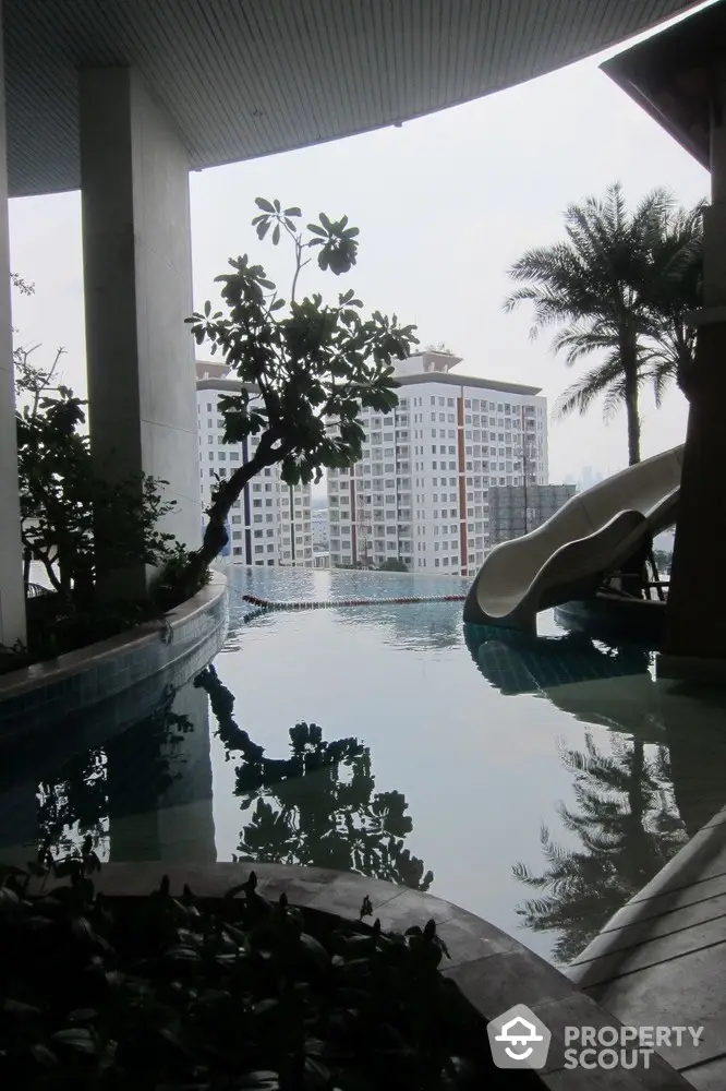  2 Bedrooms Condo at Sky Walk Phra Khanong-1