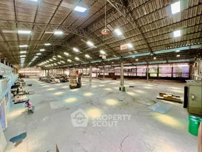 Spacious industrial warehouse with high ceilings and ample storage space