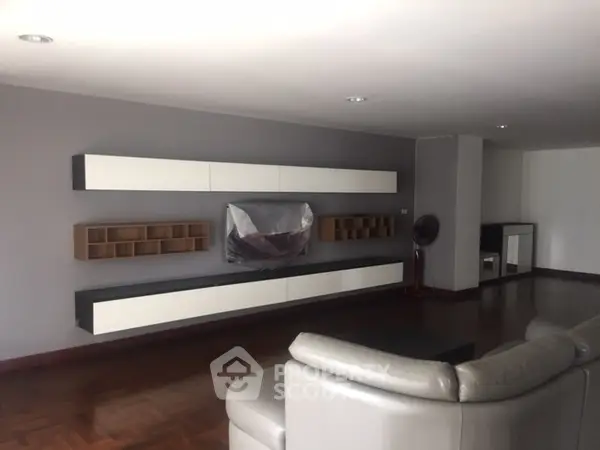 image_rental-5265581