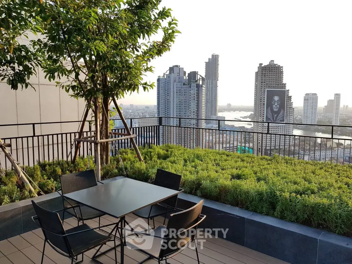 Stunning rooftop garden with city skyline view, perfect for outdoor dining and relaxation.