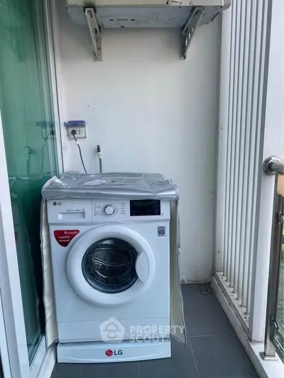 Compact balcony with washing machine and modern railing
