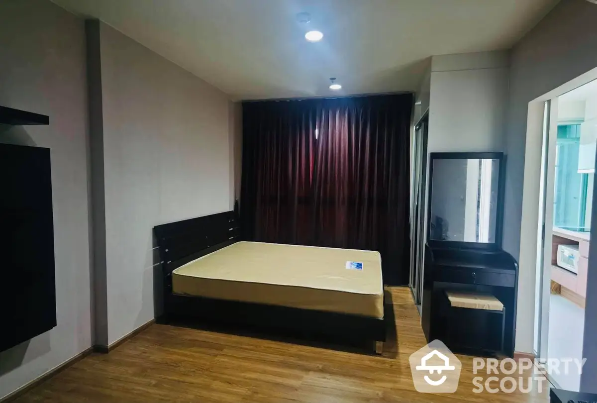 Fully Furnished 1 Bedroom Condo at Fuse Chan Sathorn-1
