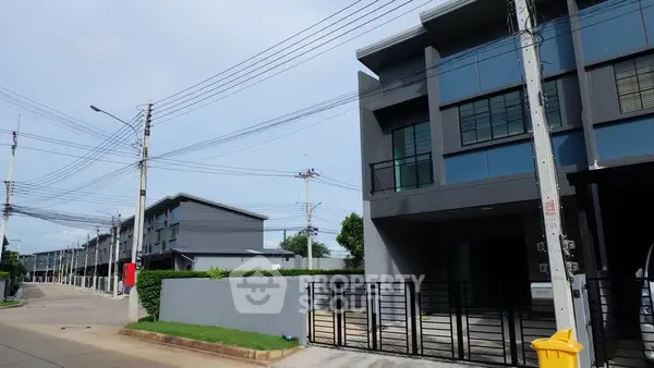 image_rental-13916657