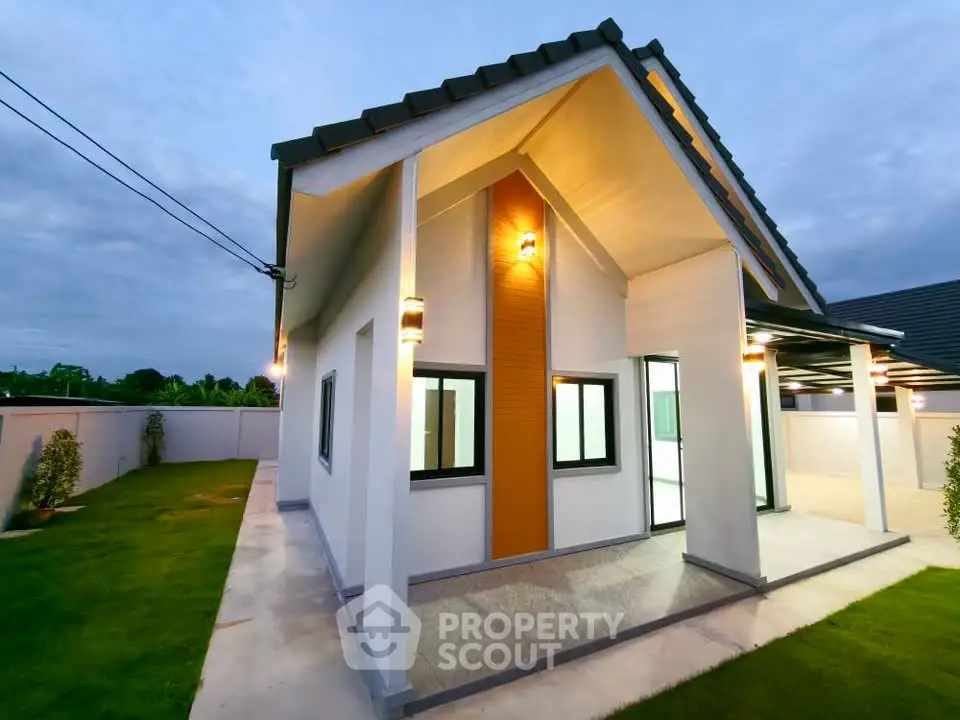 Modern single-story house with sleek design and spacious yard, perfect for family living.