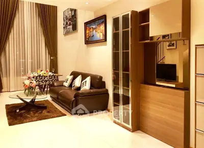 Elegant living room with leather sofa, modern decor, and warm lighting for a cozy ambiance.