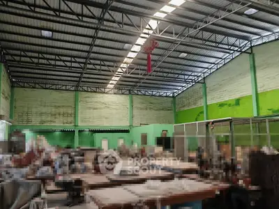 Spacious industrial warehouse with high ceilings and ample storage space.
